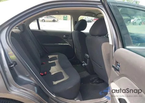 2011 Ford Fusion Hybrid z USA, uszkodzony, nr VIN 3FADP0L32BR132155